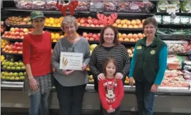  ?? SUBMITTED PHOTO ?? At Kimberton Whole Foods in Collegevil­le, from left, Ester Buehler, Kimberton Whole Foods Café manager; Daily Bread Community Food Pantry Executive Director, Loretta Stever; Daily Bread Community Food Pantry Volunteer Lisa Osborne with daughter Cara Osborne and Kathy Sachs of Kimberton Whole Foods.