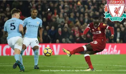  ?? FOTO AFP ?? Liverpools Senegalees Mané haalt uit tegen Manchester City.