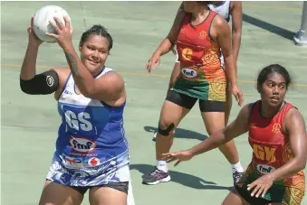  ?? Photo: Ronald Kumar ?? Fiji Police Force Goal Shooter Lydia Panapasa (with ball) tries to maintain possession against Republic of Fiji Military Forces Goal Keeper Kalesi Tawake during their FMF Ratu Sukuna Bowl netball match at the National Netball Centre on November 24, 2022 .