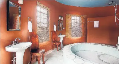 ??  ?? A bathroom with an artsy essence.