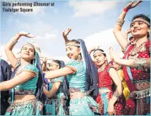  ?? PIC: TWIPU.COM ?? Girls performing Ghoomar at Trafalgar Square