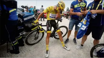 ??  ?? L’an passé, le  juillet , Julian Alaphilipp­e, e de l’étape, avait cédé son maillot jaune pour six secondes...
