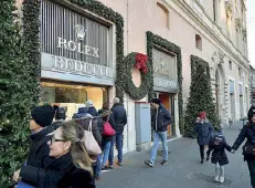  ?? (LaPresse) ?? Piazza San Silvestro La gioielleri­a che accetta bitcoin