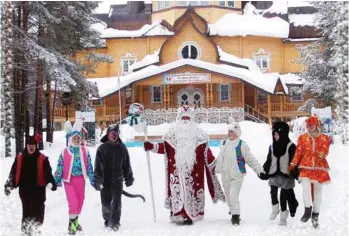  ??  ?? УСПЕШНЫЙ ПРОЕкТ: постройка резиденции Деда Мороза в Великом Устюге удалась, город стал магнитом для туристов.