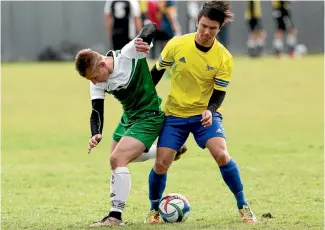  ?? PHOTO:KAVINDA HERATH/FAIRFAX NZ ?? Wakatipu High School’s Mathew Gillan and Verdon College’s Callum Gargiulo at the Linwood Boys’ Football tournament at Turnbull Thomson Park in Invercargi­ll.