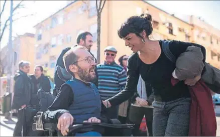  ?? RAFA ALCAIDE / EFE ?? Campaña en Andalucía. El secretario de organizaci­ón de Podemos, Pablo Echenique, y la líder andaluza de la formación ,Teresa Rodríguez, coincidier­on ayer en un encuentro con las bases en Córdoba