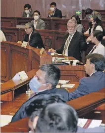  ?? HENRY LAPO / EXPRESO ?? Juicio. Los miembros Enrique Pita y Diana Atamaint, en la Asamblea.