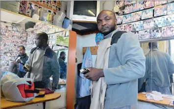  ??  ?? WORKING: Nigerian refugee Richard Obidima has a barber shop at the corner of Hunter and Cavendish streets in Yeoville.