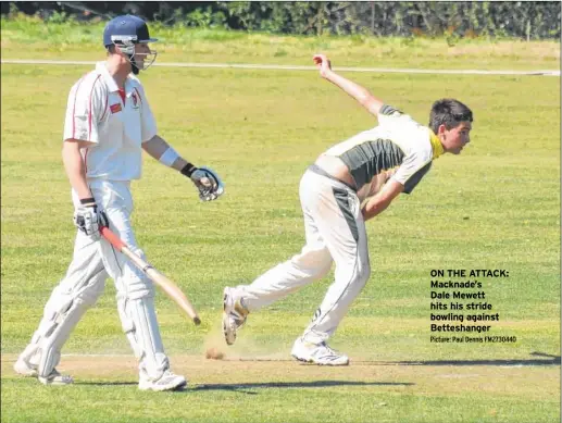  ?? Picture: Paul Dennis FM2730440
FM2730447 ?? ON THE ATTACK: Macknade’s Dale Mewett hits his stride bowling against Betteshang­er IN DEFENCE: Barry Wilson plays defensivel­y for Betteshang­er while Macknade wicketkeep­er Nigel Gammon looks on