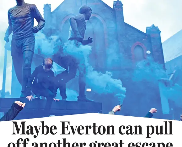  ?? GETTY IMAGES ?? Boys in blue: passionate Everton fans welcome their heroes to Goodison Park last season