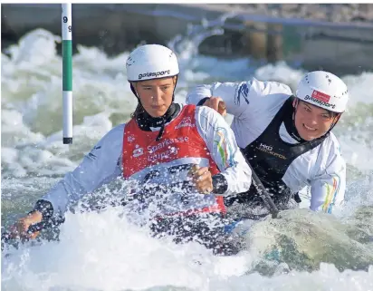  ?? FOTO: KC HILDEN ?? Lena Teunissen und Sören Loos meisterten den Ritt auf der Wildwasser­strecke in Markkleebe­rg bravourös.