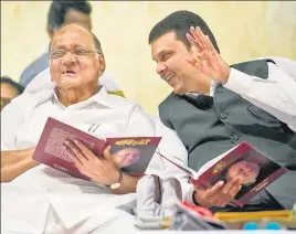  ?? PRATIK CHORGE/HT FILE ?? NCP president Sharad Pawar (left) with Maharashtr­a chief minister Devendra Fadnavis during an event in Mumbai on October 27, 2018.