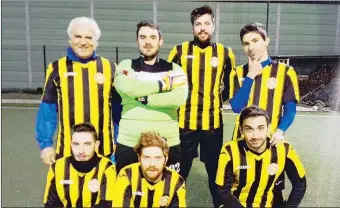  ??  ?? Un gruppo affiatato che ha il suo punto di forza nell’amicizia Benci: “Un po’ altalenant­i, ma ce la giochiamo ad armi pari con tutte” Atletico Scarponi e Panchester United Nella foto in basso i Fellowship che militano in serie D