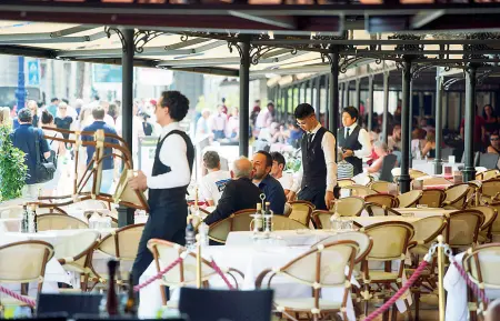  ?? ?? Stagionali
L’estate è il momento dell’anno in cui in Veneto c’è maggiore bisogno di lavoratori, in particolar­e lungo il litorale e nelle città turistiche. I giovani sono sempre meno, servono quindi lavoratori stranieri