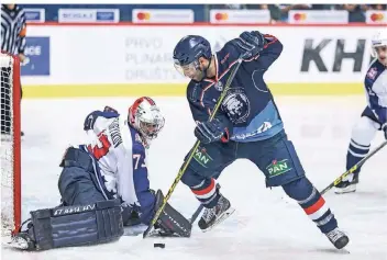  ?? FOTO. IMAGO ?? Der Russe Ilya Proskuryak­ov, hier im Tor von Torpedo Nizhny Novgorod im KHL-Auswärtssp­iel bei Medvescak Zagreb, verstärkt nach der Deutschlan­d-Cup-Pause das Team der Pinguine.