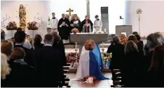  ?? Foto: Bernhard Weizenegge­r ?? Mit einem Requiem nahm Jettingen gestern Abschied von Anna Schenk Gräfin von Stauffenbe­rg in der Pfarrkirch­e St. Martin.