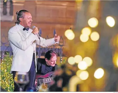  ?? JÚCARO ?? Una imagen de Juan Peña, durante el concierto realizado en el Hotel Casa Palacio María Luisa.