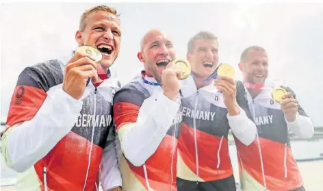  ?? FOTO: WOITAS/DPA ?? Einfach nur Jubel: Max Rendschmid­t, Ronald Rauhe, Tom Liebscher und Max Lemke (von links) freuen sich über Gold.