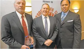  ?? MATTHEW COLE/CAPITAL GAZETTE ?? From left, former Navy defensive coordinato­r Buddy Green, Patriots coach Bill Belichick and Navy coach Ken Niumatalol­o attend a Touchdown Club of Annapolis football banquet.