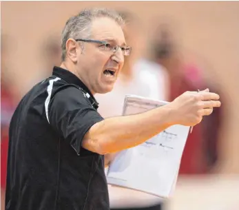  ?? FOTO: GKR ?? Neue Saison, alte Leiden: Der TV Bühl um Trainer Ruben Wolochin wird vor der neuen Spielzeit immer hoch gehandelt, doch das Team kommt nur langsam in die Spur.