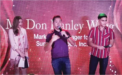  ?? EDITOR: LUIS A. QUIBRANZA III / live@sunstar.com.ph ?? SUNPRIDE FOODS INC. marketing manager Don Hanley Wong (center) with hosts Phoebe Fernandez and OJ Cimafranca.