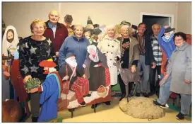  ?? (Photo Gilles Nunes) ?? Les bénévoles de l’associatio­n Lu Presepi de la Roca préparent le  e Parcours des crèches depuis plusieurs mois déjà.