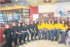  ??  ?? EMPLEOS. Alrededor de 90 empleos directos se generaron gracias a la apertura de este nuevo restaurant­e.