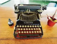  ??  ?? Auf einer Corona-Schreibmas­chine hat Ernest Hemingway Werke der Weltlitera­tur geschaffen.