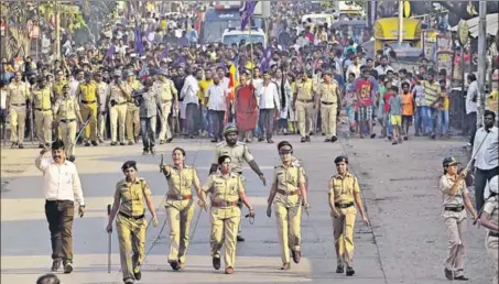  ?? VIJAYANAND GUPTA/HT PHOTO ?? Protests by Dalit groups in the aftermath of the Bhima Koregaon clashes rocked Maharashtr­a, especially its capital Mumbai.