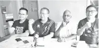  ??  ?? (Dari kanan) OI, Ramasamy, Peter dan Ronald pada sidang akhbar menyokong pembinaan jambatan itu.