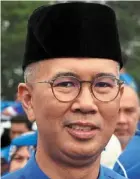  ?? ?? Tengku Zafrul: Has been visiting Kuala selangor in the last several months to garner support.