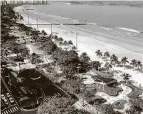  ?? Marcelo Justo - 21.jul.17/folhapress ?? Vista panorâmica da praia do Boqueirão, em Santos (72 km de SP); condição da água é ruim