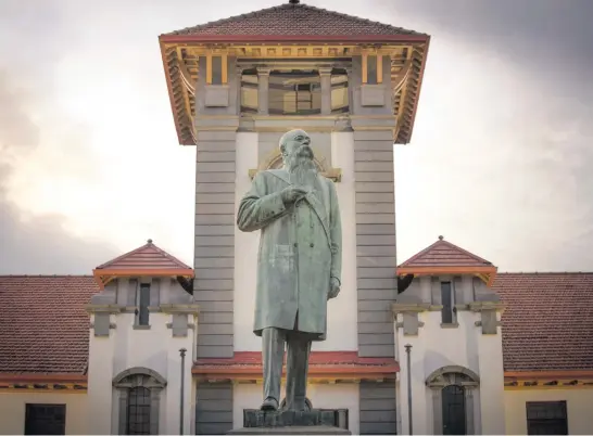  ?? Picture: University of the Free State ?? FALLEN. The University of the Free State has confirmed that the MT Styen statue will be relocated to the War Museum in Bloemfonte­in.