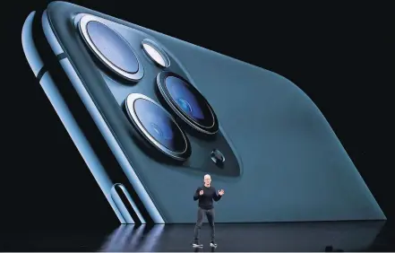  ?? JUSTIN SULLIVAN/AFP ?? Mais foco. Principal inovação do novo iPhone 11 Pro são as câmeras de três lentes – grande angular, angular e teleobjeti­va