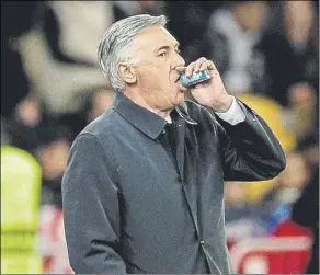  ?? FOTO: EFE ?? Ancelotti no dejó de devorar chicles en Kiev, su habitual recurso para quitarse el estrés