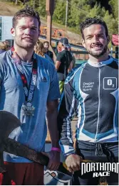 ??  ?? Joey Kerwin et Olivier Babineau étaient tout sourire à la fin du Northman Race de Val-Morin. - Gracieuset­é