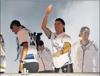  ??  ?? EUFÓRICO. Cristiano se mostró entusiasma­do en Cibeles.