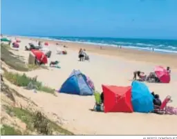  ?? ALBERTO DOMÍNGUEZ ?? Ambiente en la playa de La Bota de Punta Umbría.