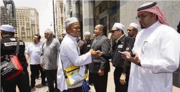  ??  ?? KUMPULAN pertama jemaah haji tiba di Madinah, semalam.