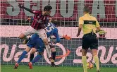  ??  ?? Bonaventur­a timbra il 2-1 di testa al 31’ s.t.