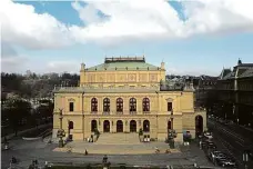  ?? Foto: Michal Šula, MAFRA ?? Obnovený skvost Rudolfinum prošlo po roce 1990 rekonstruk­cí, slouží nyní koncertům, výstavám i workshopům.