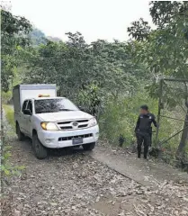  ??  ?? LOS TRES ALBAÑILES ERAN DE SANTA ANA. FUERON ATACADOS EN EL ROSTRO CON ARMAS DE FUEGO Y ARMAS BLANCAS.