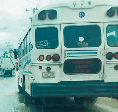  ??  ?? La Ley de movilidad debe contemplar un transporte colectivo nocturno, expresó Giamarco Vela, presidente estatal de Canirac.