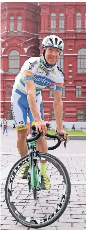  ?? FOTO: IMAGO ?? Auf dem Roten Platz in Moskau beginnt das „Trans Siberian Extreme“für Pierre Bischoff aus Duisburg. 2017 wurde er bei dem Rennen Zweiter, im Sommer 2018 gewann er es.