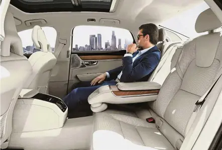  ??  ?? The spacious and luxurious rear seating of the China version of the S90.