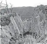  ?? MCALPINE FAMILY ARCHIVE ?? Right: Taking a break: The scale of the operation to build the WHR line is evident as a small army of workers takes a well-earned breather for the photograph­er at Cwm Cloch cutting above Beddgelert during tracklayin­g prior to the opening in June 1923.