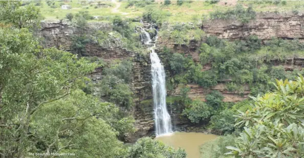  ??  ?? The beautiful Mzinyathi Falls