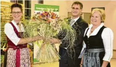  ?? Foto: Bissinger ?? Beim Landfrauen-Jubiläum: (von links) Festredner­in Christine Singer, BBV-Kreisgesch­äftsführer Michael Stiller und Kreisbäuer­in Ruth Meißler.