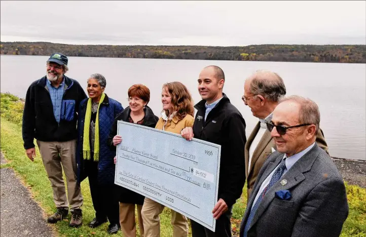  ?? Will Waldron / Times Union ?? Albany Mayor Kathy Sheehan, third from left, was among officials who cheered their first carbon credit check for protecting land around the Alcove Reservoir in 2019. But some are questionin­g the carbon credit concept.