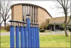  ?? Peter Hvizdak / Hearst Connecticu­t Media ?? An outdoor menorah at Congregati­on Mishkan Israel on Ridge Road in Hamden.